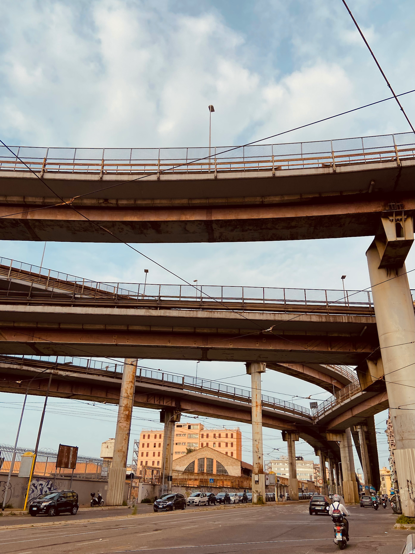 Die Ringstrasse in Rom als faszinierender Infrastrukturbau. Ähnlichkeiten mit der unmittelbaren Nachbarschaft des Toni Areals sind nicht ausgeschlossen. Foto: Christine Bürgler.